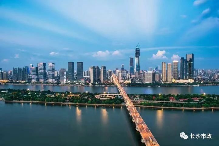 以城市，見(jiàn)未來(lái)；與城市，共成長(zhǎng)